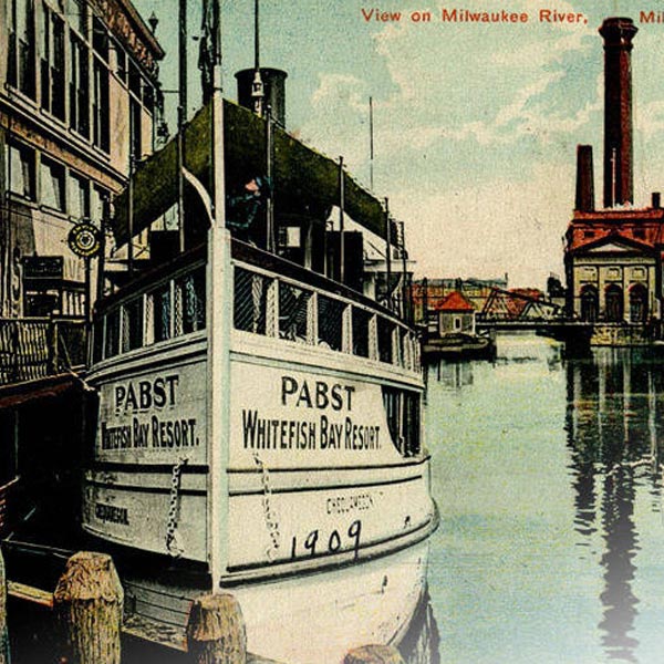 The Robert Pringle (Chequamegon-Pabst) docked on the Milwaukee River.