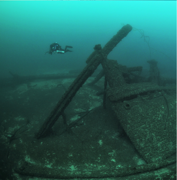 Shipwreck underwater.